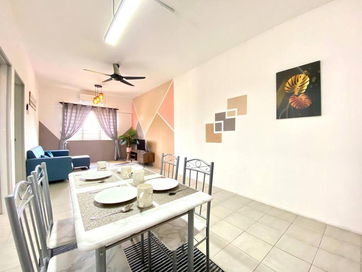 De'colour At Apartment