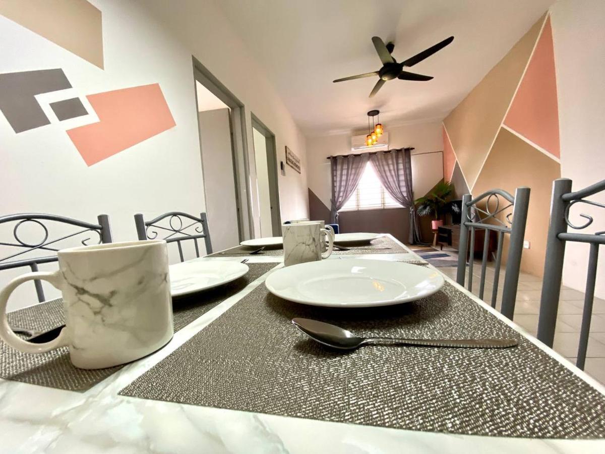 Apartment De'colour At *